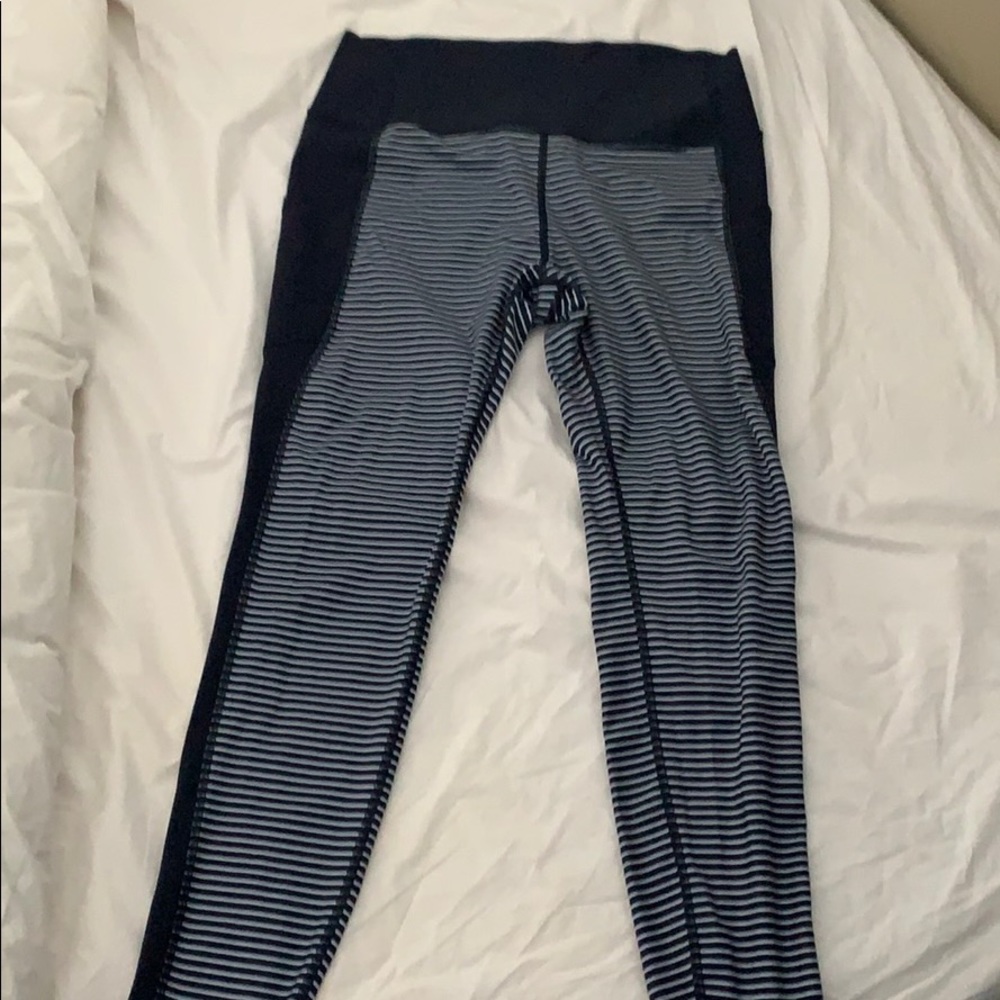 Gap sculpt compression blackout leggings 7/8